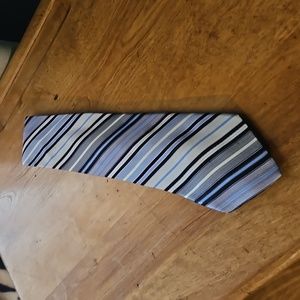 100 % imported silk chevron stripe tie in navy and silver by Arrow